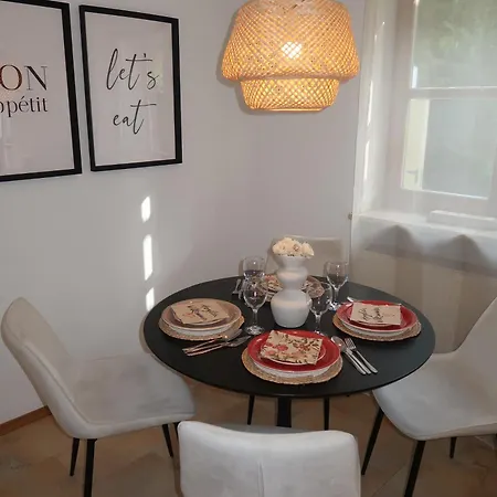 With Private Garden & Garage Lejlighed