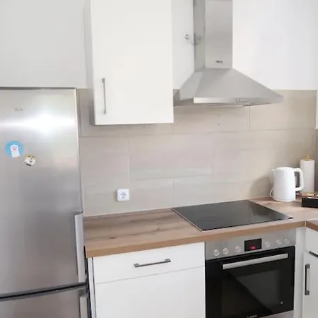 With Private Garden & Garage Апартаменты