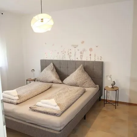 Апартаменты Charmantes Mit Garten & Garage *