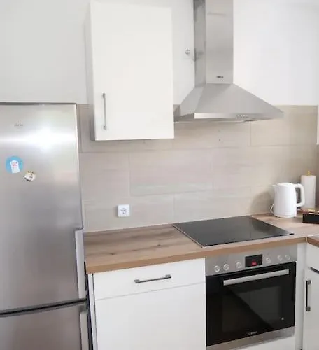City-Apartment Mit Garten & Garage Appartement