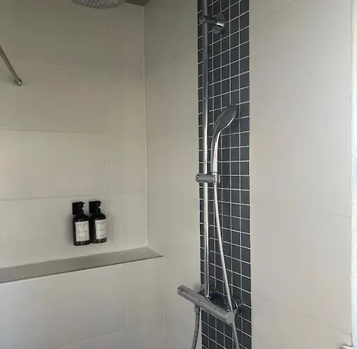 Apartamento City-Apartment Mit Garten & Garage